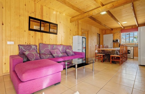 El Ligallo del Ganguil House | Holiday Home "Delta" with Shared Pool, Garden & Wi-Fi