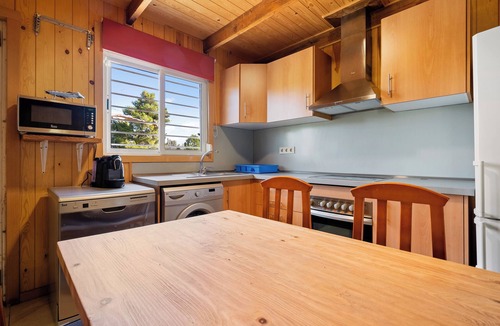 El Ligallo del Ganguil House | Holiday Home "Delta" with Shared Pool, Garden & Wi-Fi