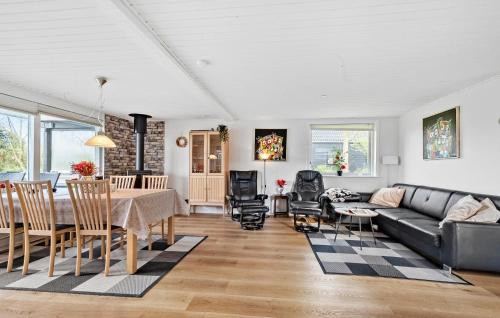 Diernæs Strandby House | Holiday Home Diernæs Strandby L-675