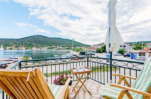Vinisce House | Holiday home Dinko, (14520), Vinišce, hr