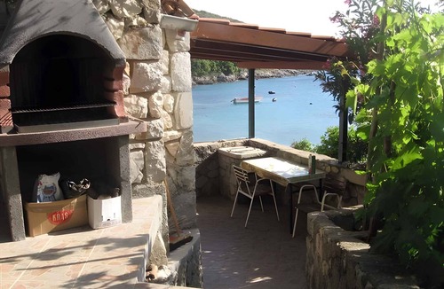 Sveti Jakov House | Holiday home directly by the sea