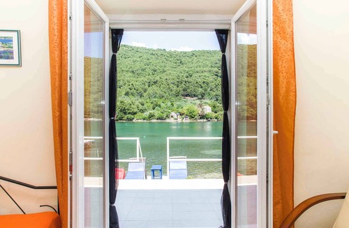 Broce House | Holiday home directly by the sea