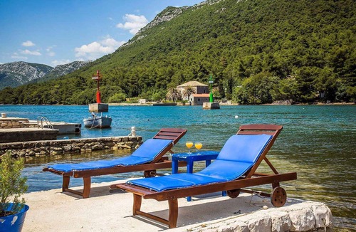 Broce House | Holiday home directly by the sea