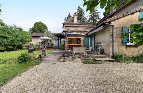 Thiviers House | Holiday Home “Domaine De La Sablière” with Private Pool, Wi-Fi, and Air Conditioning