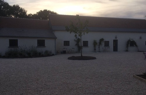 Luynes House | Holiday Home 'Domaine Du' with Shared Pool, Private Terrace and Wi-Fi
