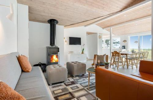 Øer Strand House | Holiday Home Donka - 25m from the sea by Interhome