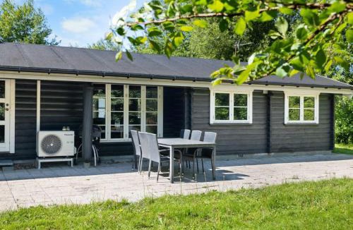 Hov House | Holiday Home Doris - 150m from the sea by Interhome