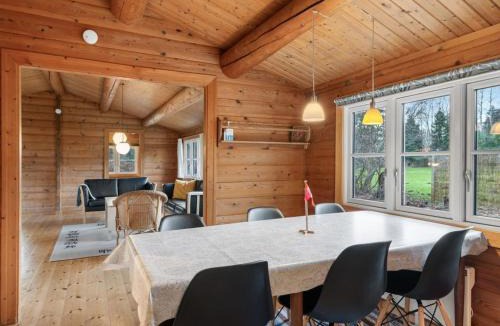 Hov House | Holiday Home Doris - 150m from the sea by Interhome