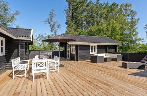 Bratten Strand House | Holiday Home Dorthea - 200m from the sea by Interhome