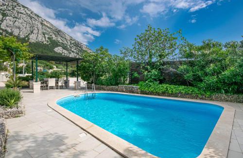 Makarska House | Holiday Home Drago by Interhome