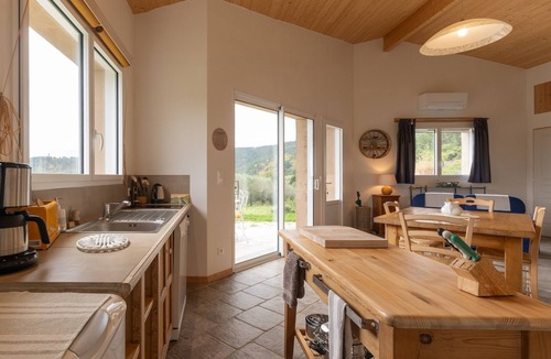 Payzac House | Holiday Home 'Eco Gîte' with Mountain View, Wi-Fi and Air Conditioning