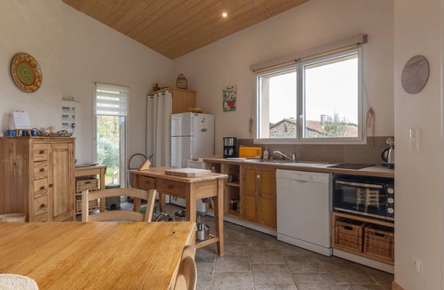 Payzac House | Holiday Home 'Eco Gîte' with Mountain View, Wi-Fi and Air Conditioning