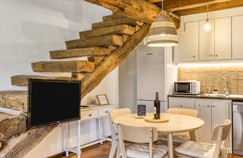 Beguda House | Holiday Home 'El Niu' with Mountain View, Wi-Fi and Air Conditioning