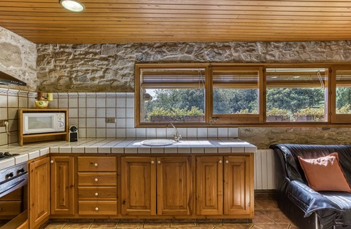 Merlant House | Holiday Home 'El Paller 2 De Can Soler' with Mountain Views, Shared Pool and Wi-Fi
