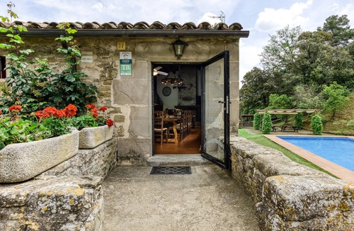 Merlant House | Holiday Home 'El Paller 2 De Can Soler' with Mountain Views, Shared Pool and Wi-Fi