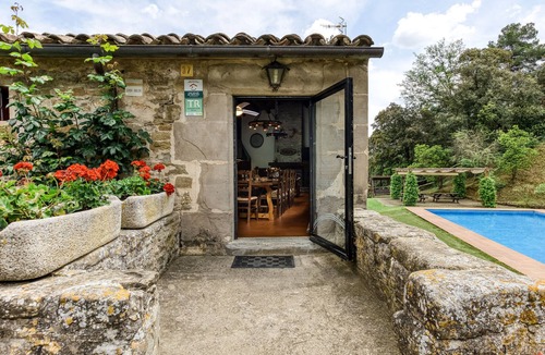 Merlant House | Holiday Home 'El Paller 2 De Can Soler' with Mountain Views, Shared Pool and Wi-Fi