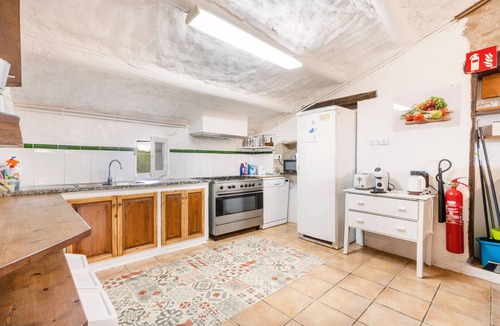 Clariana de Cardener House | Holiday Home 'El Porxet' with Mountain Views, Shared Pool and Wi-Fi