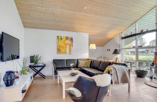 Hou House | Holiday Home Elni - 900m from the sea by Interhome