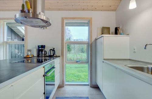 Hou House | Holiday Home Elni - 900m from the sea by Interhome