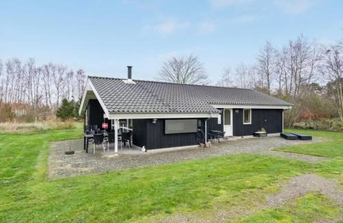 Hou House | Holiday Home Elni - 900m from the sea by Interhome