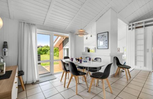 Nørre Lyngvig House | Holiday Home Elviira - 600m from the sea by Interhome