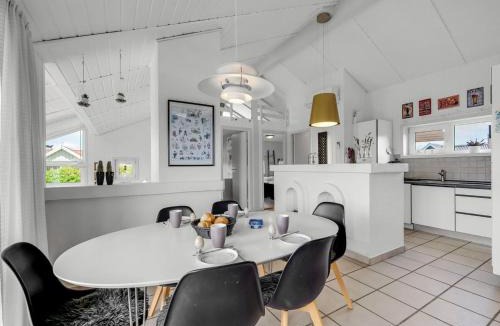 Nørre Lyngvig House | Holiday Home Elviira - 600m from the sea by Interhome