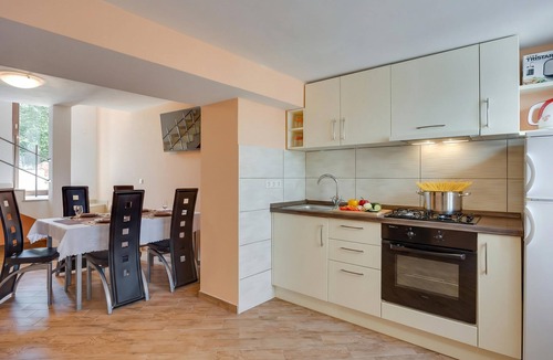 Lanterna House | Holiday Home Ema