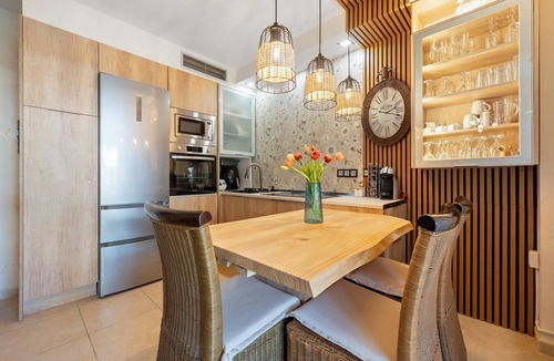 Cambrils House | Holiday Home 'Emi' with Shared Pool, Wi-Fi & Air Conditioning