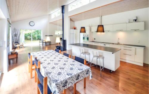 Ronde House | Holiday Home Eneb