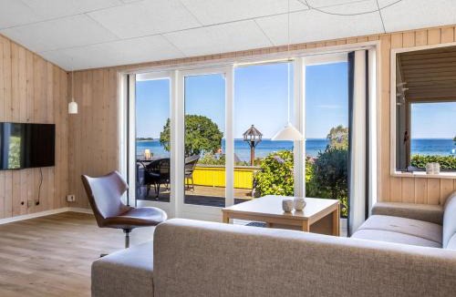 Bjert House | Holiday Home Ephra - 150m from the sea by Interhome