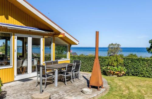 Bjert House | Holiday Home Ephra - 150m from the sea by Interhome