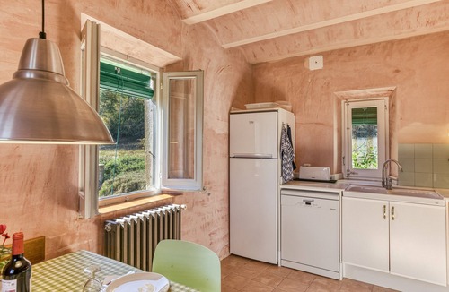 Beguda House | Holiday Home 'La Rectoría De Castellar' with Mountain View, Pool, Garden & Wi-Fi