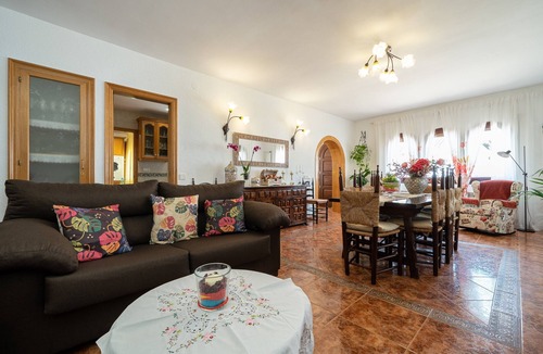 Miami Platja Villa | Holiday home for families with swimming pool, tennis court & many other facilities