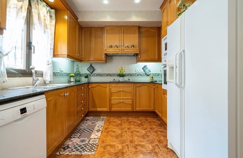 Miami Platja Villa | Holiday home for families with swimming pool, tennis court & many other facilities