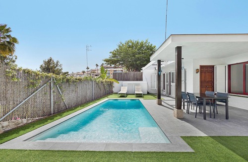 Vallpineda House | Holiday Home with Moutain View, Private Pool, A/C & WiFi