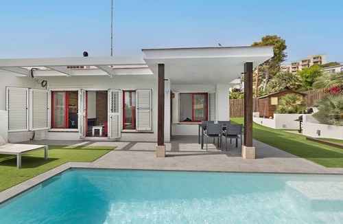 Vallpineda House | Holiday Home with Moutain View, Private Pool, A/C & WiFi