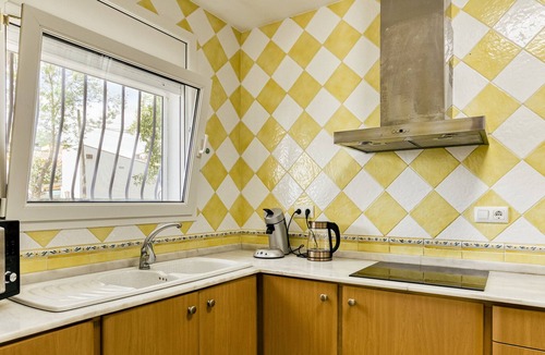 Bon Relax House | Holiday Home 'Elena' with Mountain View, Wi-Fi and Air Conditioning