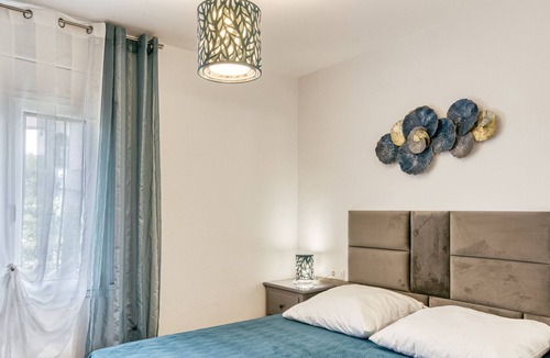 Bon Relax House | Holiday Home 'Elena' with Mountain View, Wi-Fi and Air Conditioning