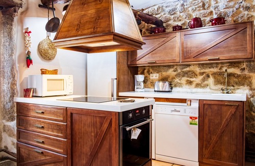 Villar de Corneja House | Holiday Home 'La Cantina' with Mountain Views