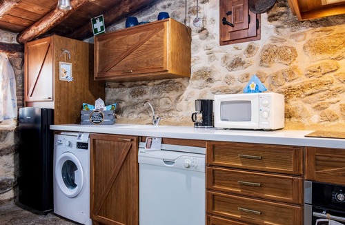Villar de Corneja House | Holiday Home 'La Cuadra' with Mountain Views