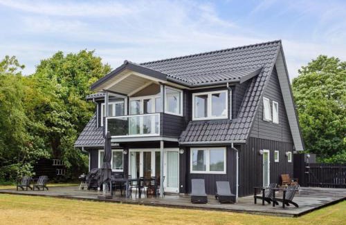 Dannemare House | Holiday Home Esme - 30m from the sea by Interhome
