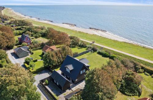 Dannemare House | Holiday Home Esme - 30m from the sea by Interhome