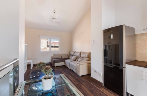 Espinardo House | Holiday Home "Espinardo" with Private Terrace & Wi-Fi