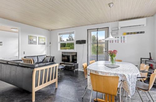 Hejsager Strand House | Holiday Home Eugenia - 300m from the sea by Interhome