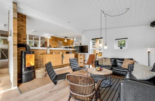 Klegod Strand House | Holiday Home Ewy - 300m from the sea by Interhome