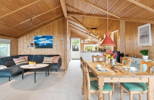 Frolunde House | Holiday Home Eyer - 20m from the sea by Interhome