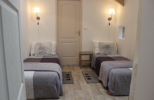 Noyant-Villages Apartment | Holiday home for 4, heated pool, games room, garden.Central for main attractions