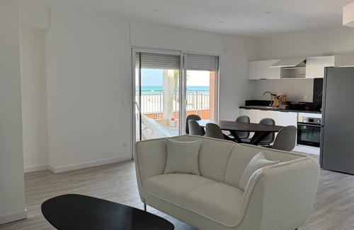 Port-la-Nouvelle House | Holiday Home 'Face À La Mer 1' with Air Conditioning