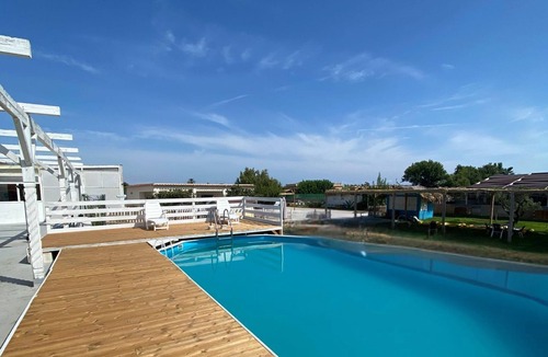 Oliva House | Holiday Home 'Fama' with Shared Pool, Private Terrace and Wi-Fi