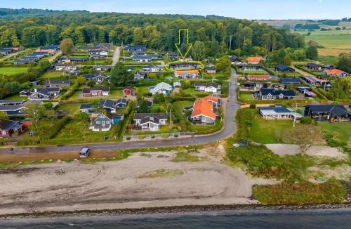 Bjert House | Holiday Home Fin - 150m from the sea by Interhome